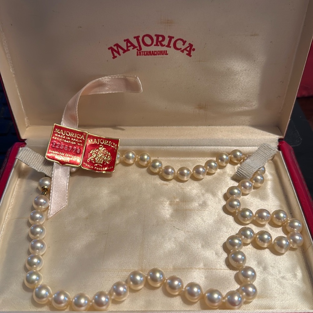 Vintage Majorca International white pearls (cream)